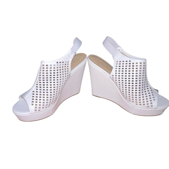 Chinese Laundry White Faux Leather Platform Sandals Sz 8.5 - Picture 2 of 14